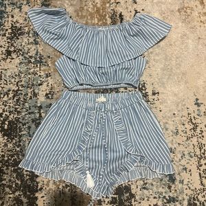 Off the shoulder short set!
